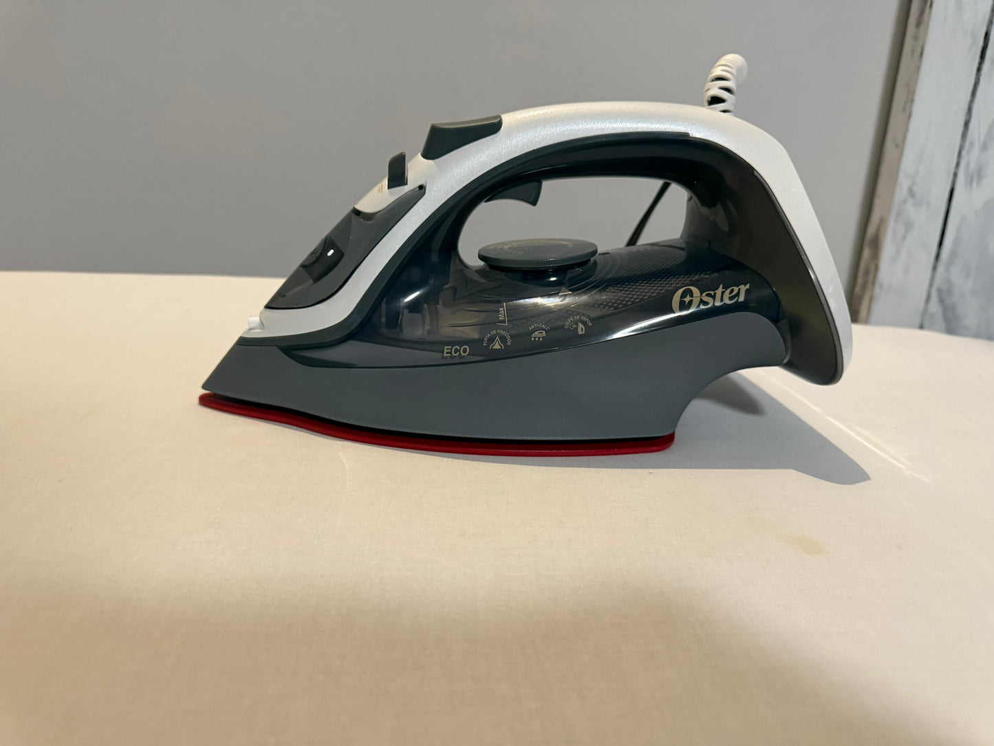 Plancha Oster Lujo Planchado Vertical